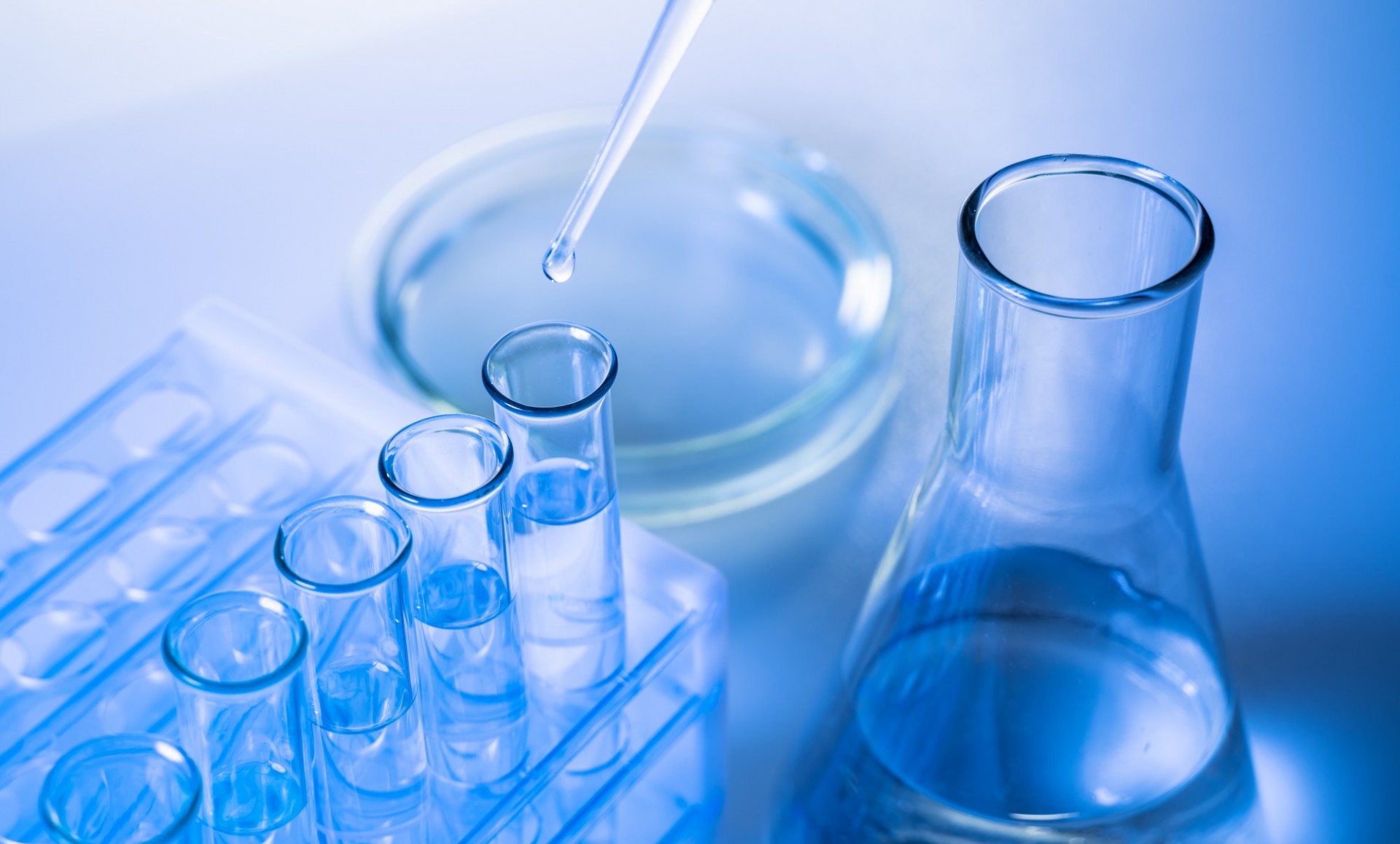 Image of test tubes and a beaker with a pipette - blue